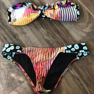 Volcom swim suit size large